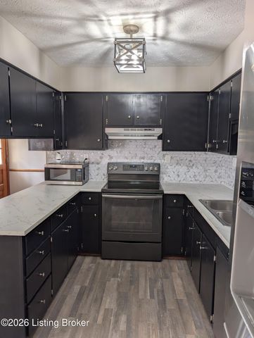 9302 Marse Henry Dr, Jeffersontown, KY 40299
