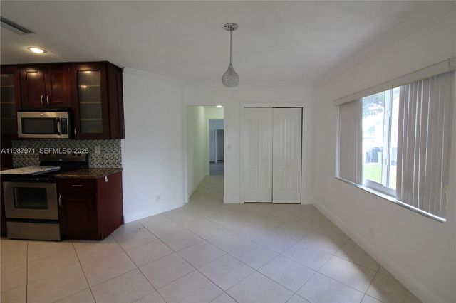 5160 SW 8th St, Margate, FL 33068