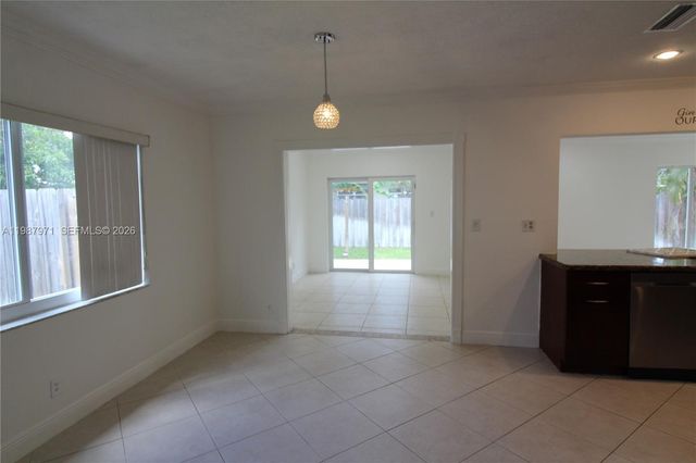 5160 SW 8th St, Margate, FL 33068