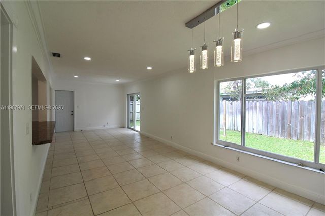 5160 SW 8th St, Margate, FL 33068