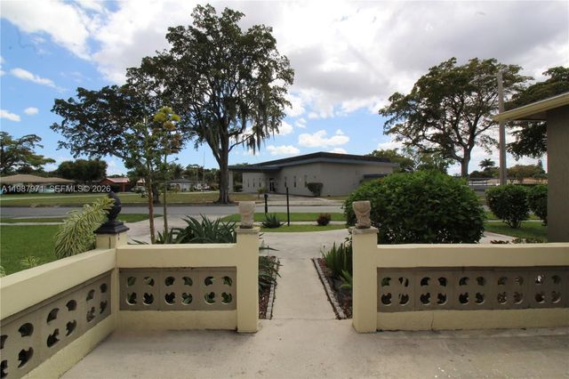 5160 SW 8th St, Margate, FL 33068