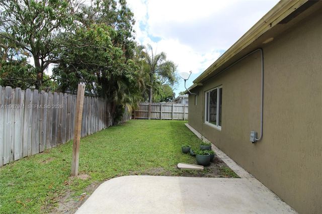 5160 SW 8th St, Margate, FL 33068