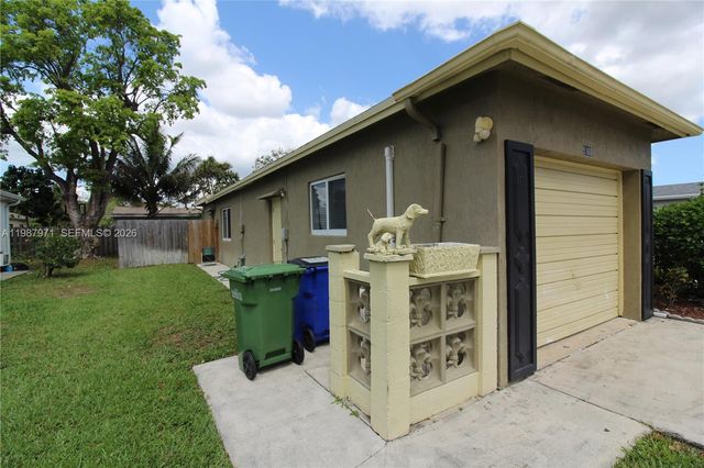 5160 SW 8th St, Margate, FL 33068