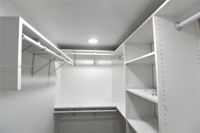 5160 SW 8th St, Margate, FL 33068