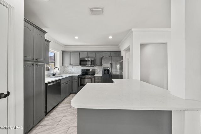 900 E 2nd Place, Panama City, FL 32401