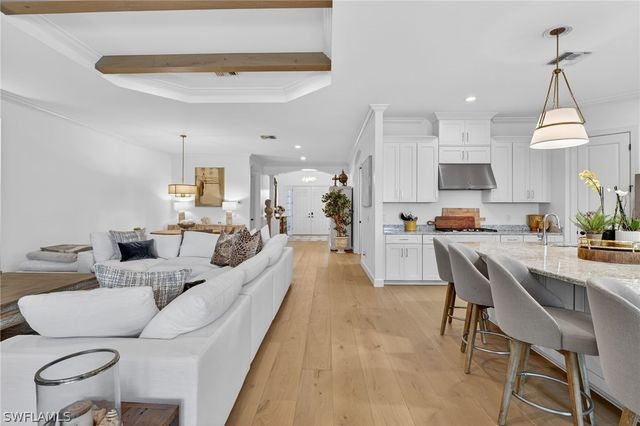 9406 Galliano TER, Naples, FL 34119