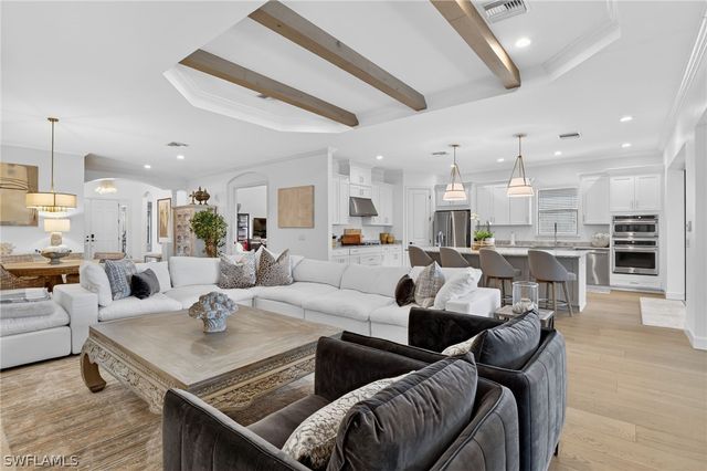 9406 Galliano TER, Naples, FL 34119