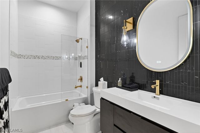 9406 Galliano TER, Naples, FL 34119