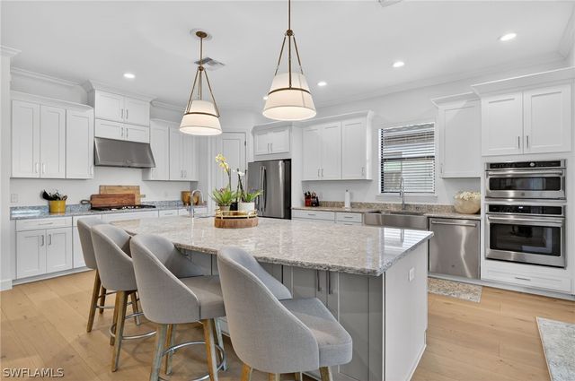 9406 Galliano TER, Naples, FL 34119