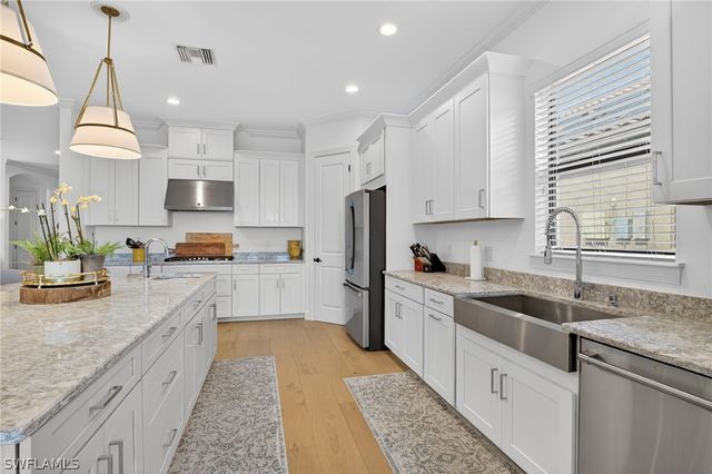 9406 Galliano TER, Naples, FL 34119