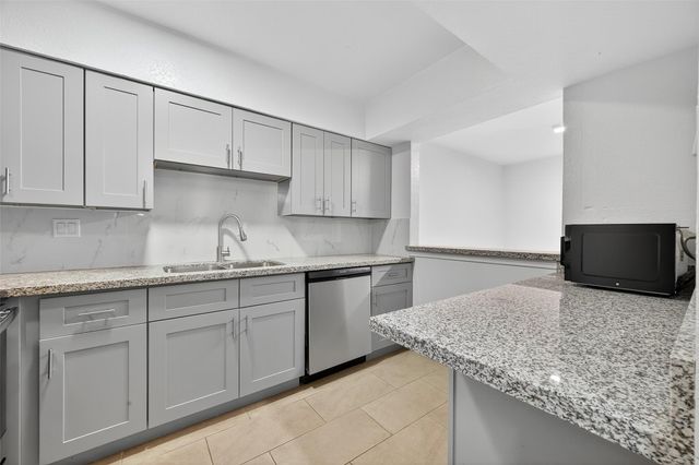 6201 Ranchester Drive 29, Houston, TX 77036