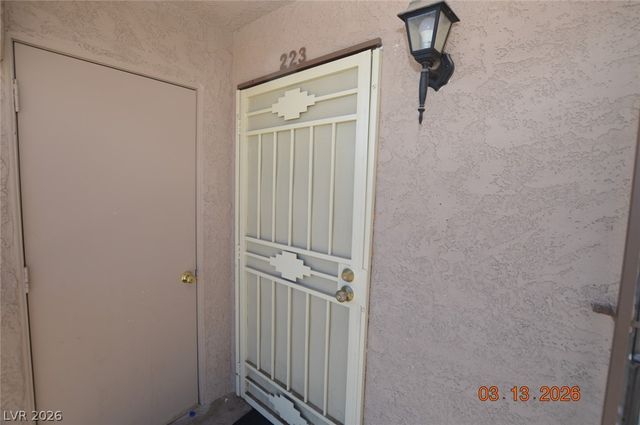 4300 North Lamont Street 223, Las Vegas, NV 89115