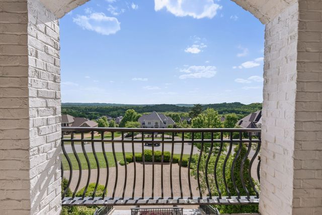 672 Legends Crest Dr, Franklin, TN 37069