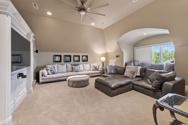 672 Legends Crest Dr, Franklin, TN 37069