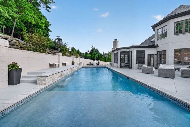 672 Legends Crest Dr, Franklin, TN 37069