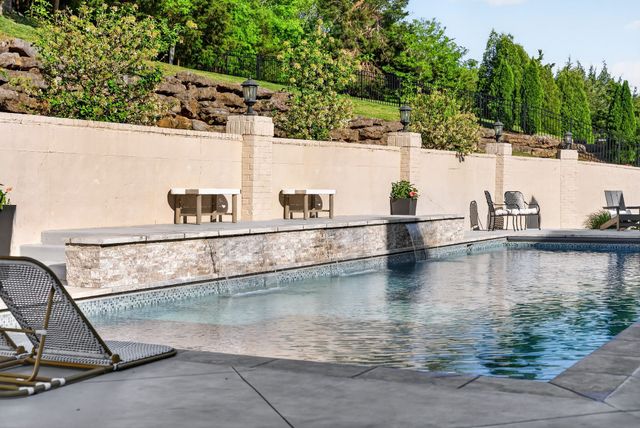 672 Legends Crest Dr, Franklin, TN 37069