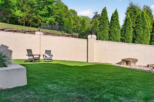 672 Legends Crest Dr, Franklin, TN 37069