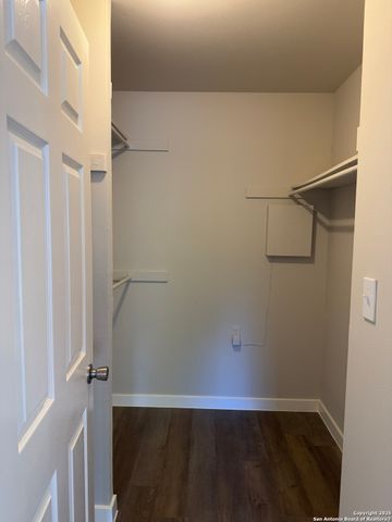 106 Woodview, Live Oak, TX 78233