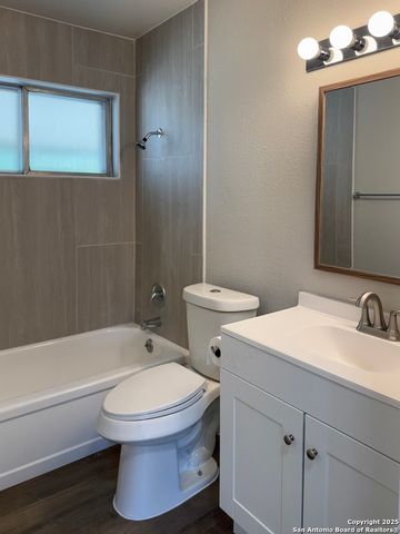 106 Woodview, Live Oak, TX 78233