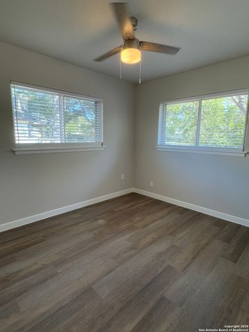 106 Woodview, Live Oak, TX 78233