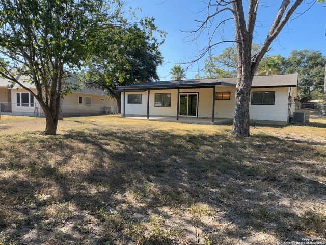 106 Woodview, Live Oak, TX 78233