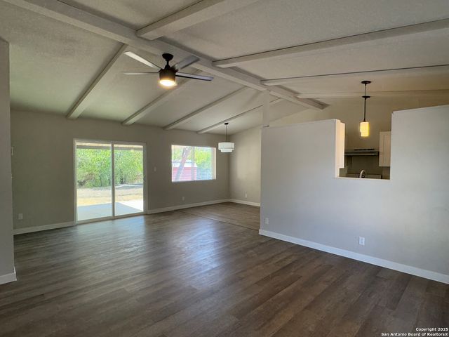 106 Woodview, Live Oak, TX 78233