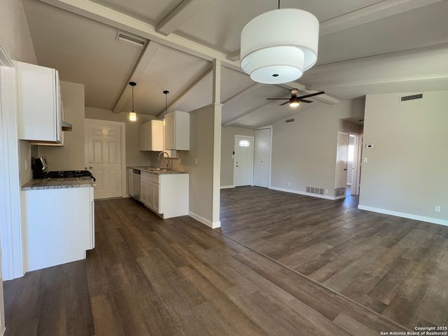 106 Woodview, Live Oak, TX 78233