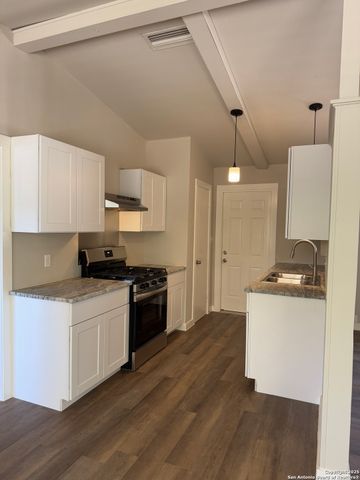 106 Woodview, Live Oak, TX 78233