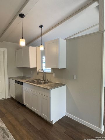 106 Woodview, Live Oak, TX 78233