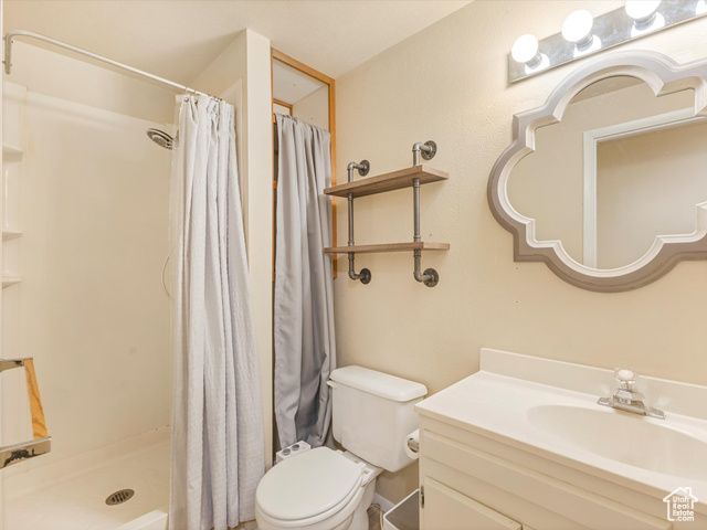 4736 S 2675 W, Roy, UT 84067