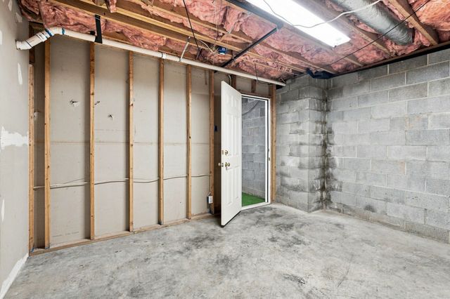 1032 Trainer Ave, Burns, TN 37029