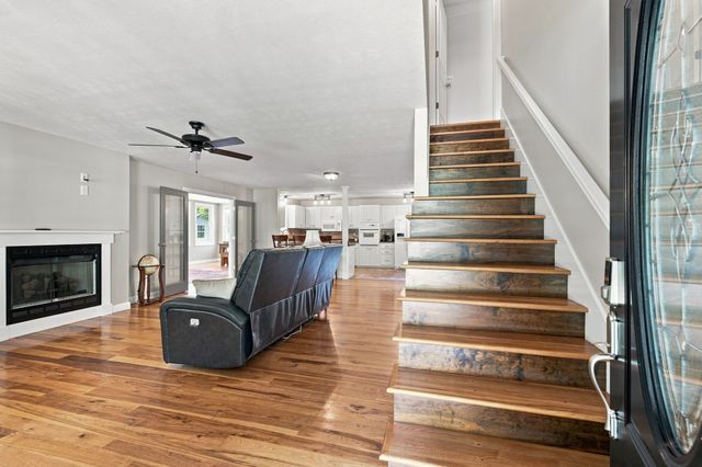 1032 Trainer Ave, Burns, TN 37029