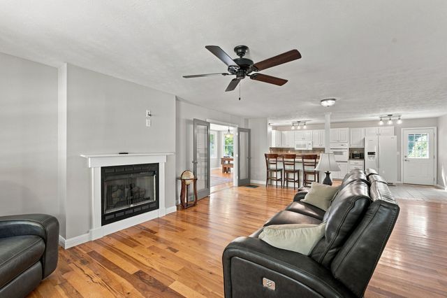 1032 Trainer Ave, Burns, TN 37029