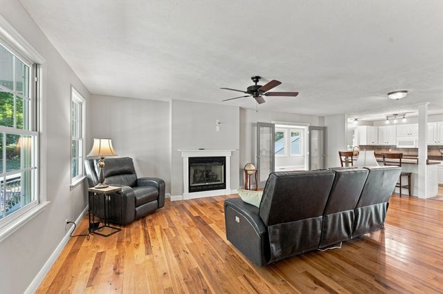 1032 Trainer Ave, Burns, TN 37029