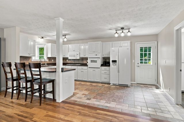 1032 Trainer Ave, Burns, TN 37029