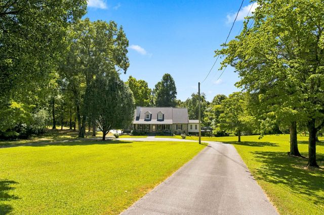 1032 Trainer Ave, Burns, TN 37029