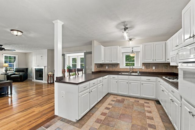 1032 Trainer Ave, Burns, TN 37029