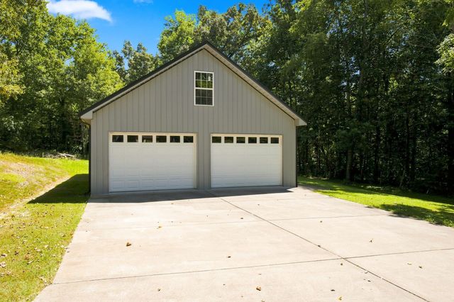 1032 Trainer Ave, Burns, TN 37029