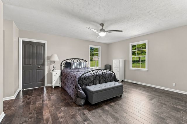 1032 Trainer Ave, Burns, TN 37029