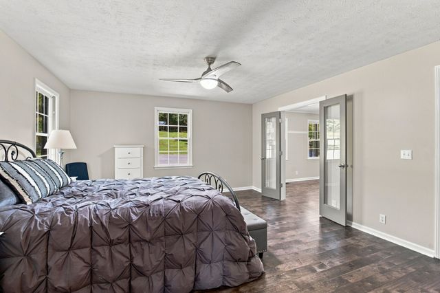 1032 Trainer Ave, Burns, TN 37029