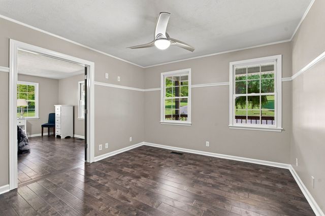 1032 Trainer Ave, Burns, TN 37029