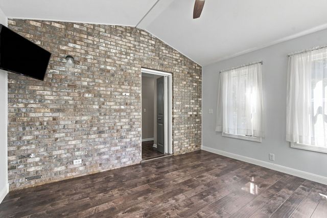 1032 Trainer Ave, Burns, TN 37029