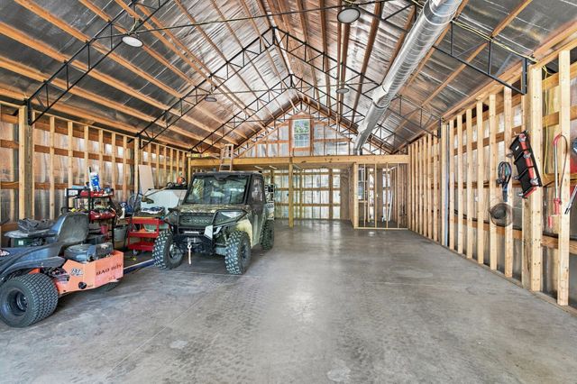 1032 Trainer Ave, Burns, TN 37029