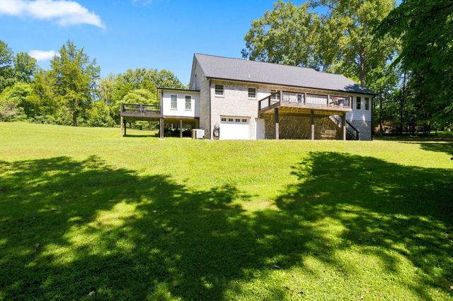 1032 Trainer Ave, Burns, TN 37029
