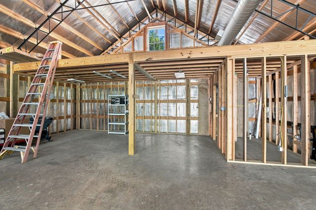 1032 Trainer Ave, Burns, TN 37029