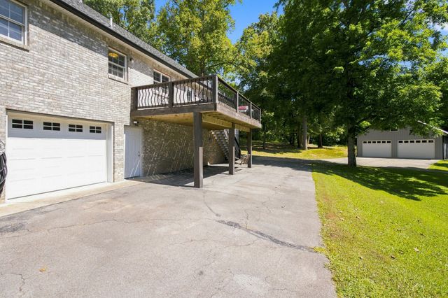 1032 Trainer Ave, Burns, TN 37029
