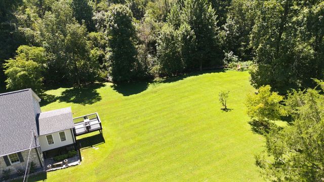 1032 Trainer Ave, Burns, TN 37029