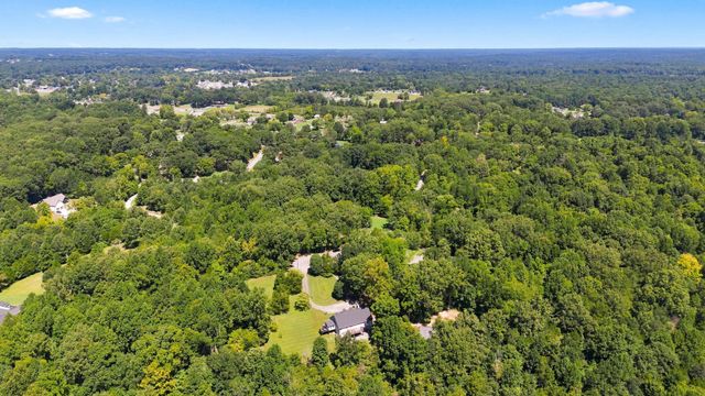 1032 Trainer Ave, Burns, TN 37029