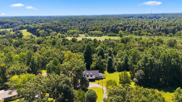 1032 Trainer Ave, Burns, TN 37029