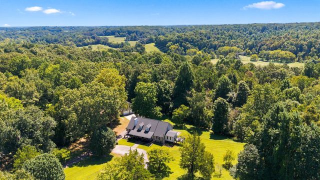 1032 Trainer Ave, Burns, TN 37029